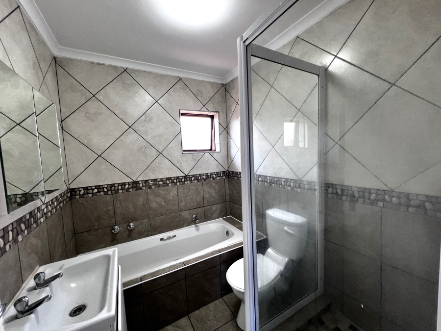To Let 2 Bedroom Property for Rent in Parklands Western Cape